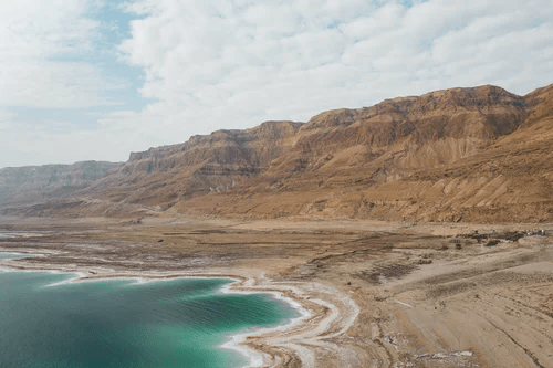 The Dead Sea borders Israel and Jordan-min